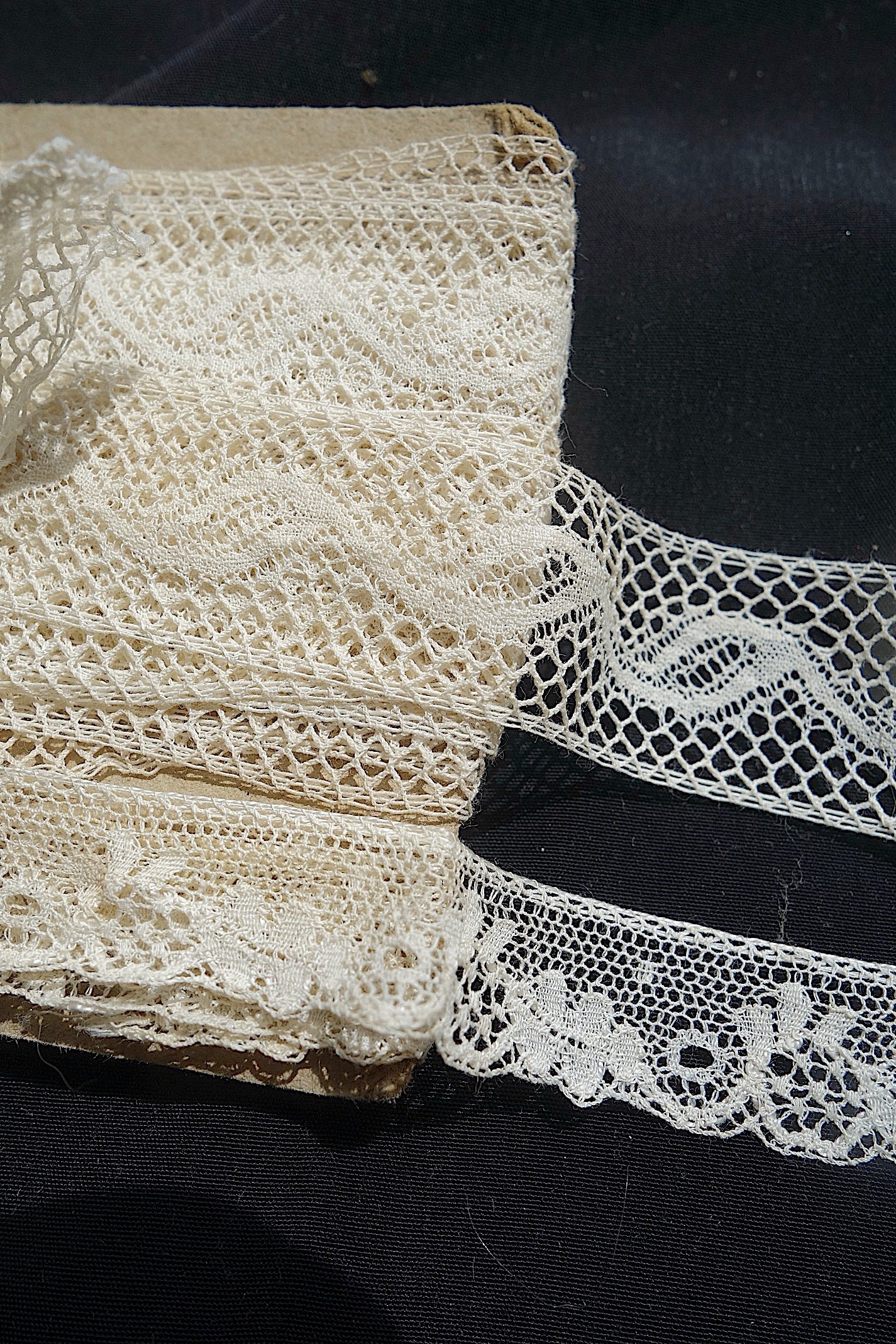 アンティークレース　2種　