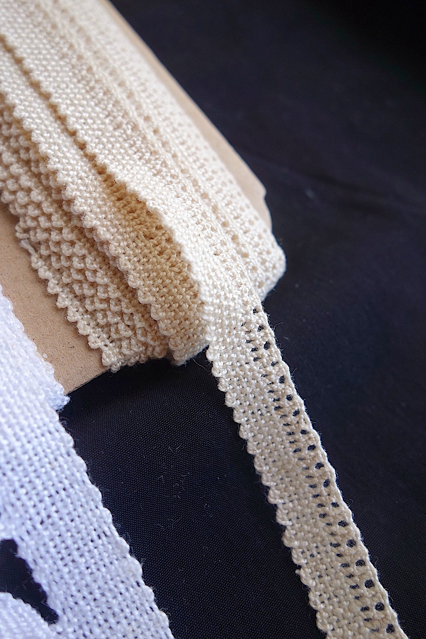 アンティークレース　３種