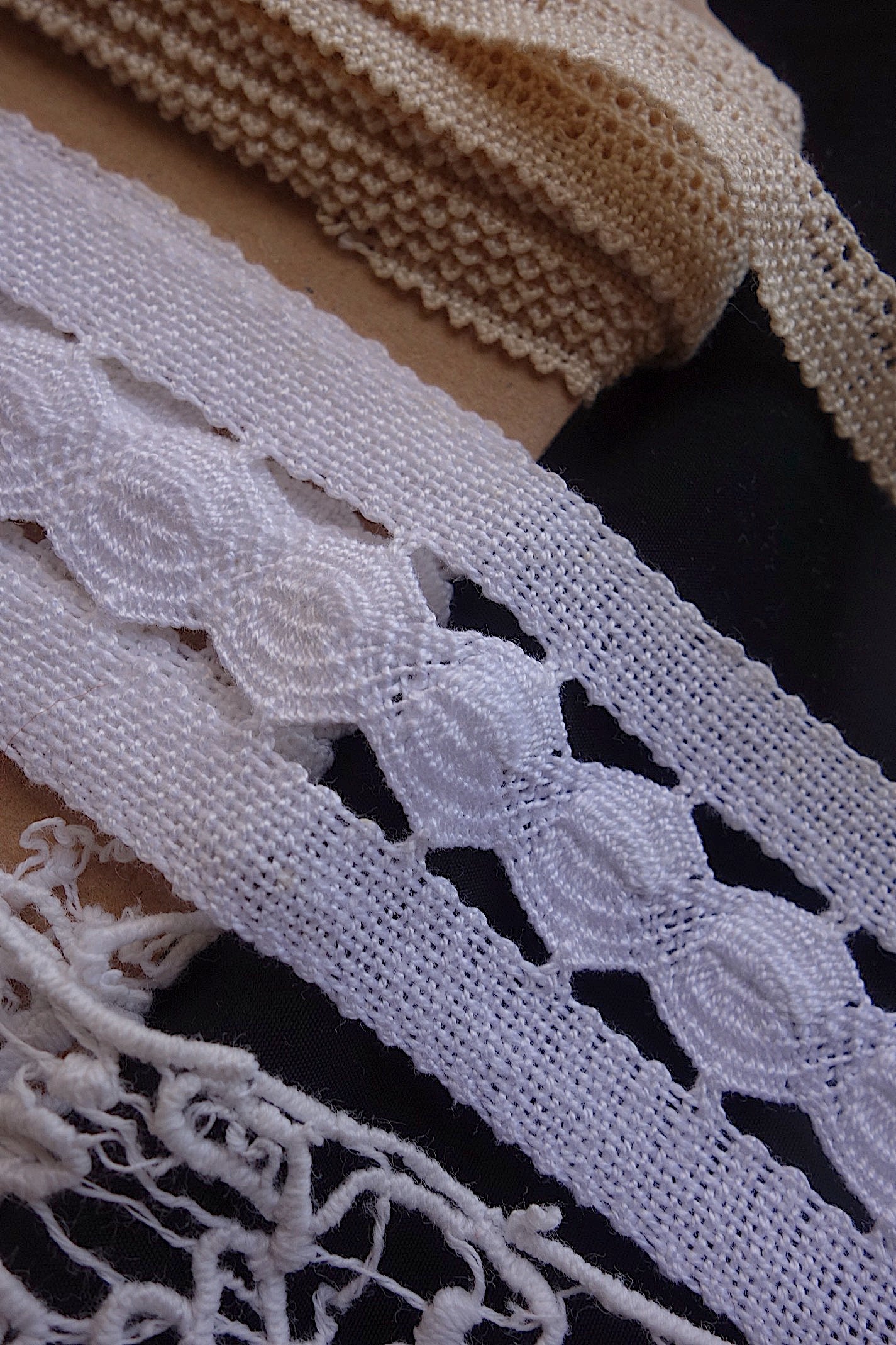 アンティークレース　３種