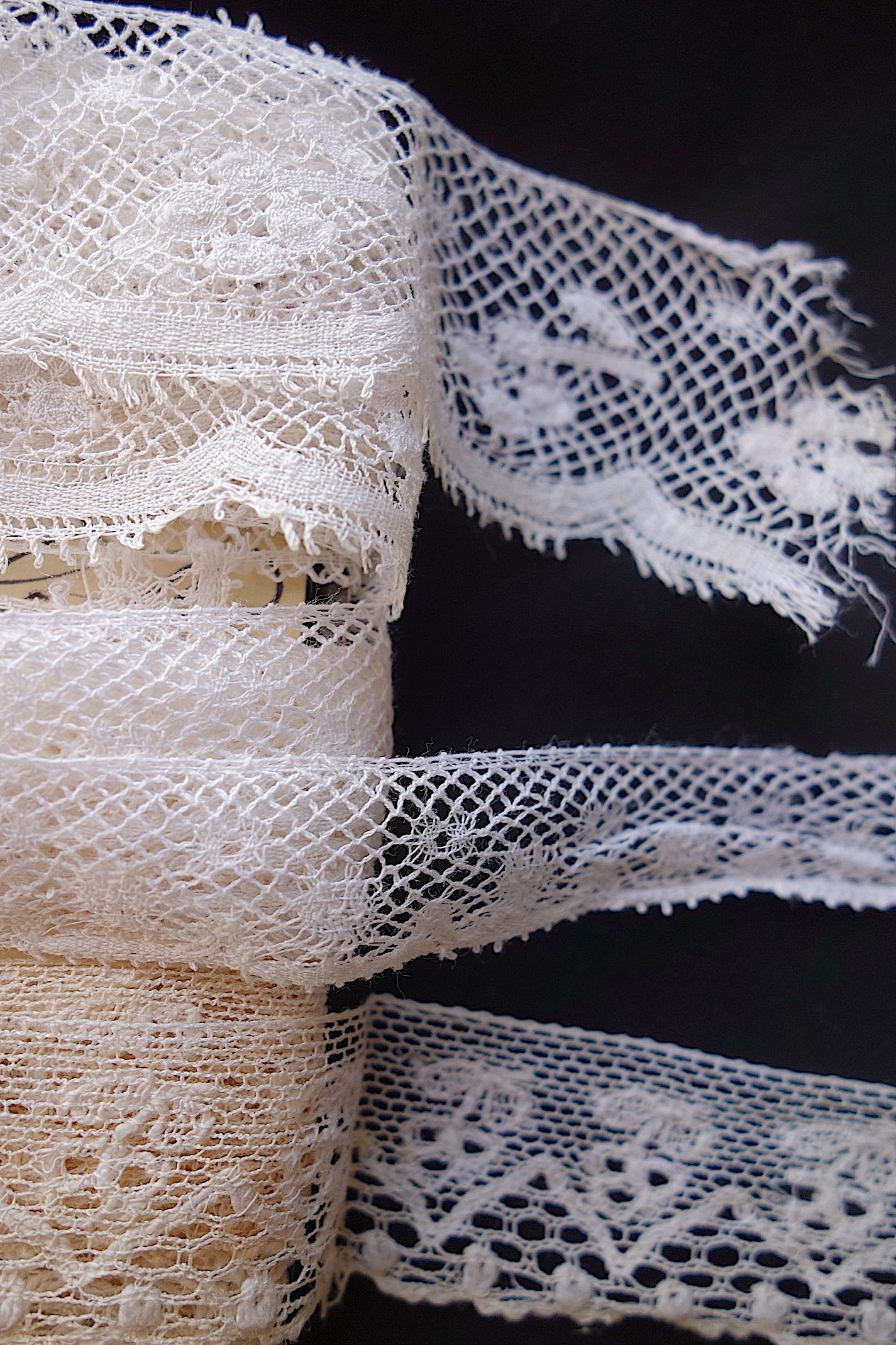 アンティークレース　３種