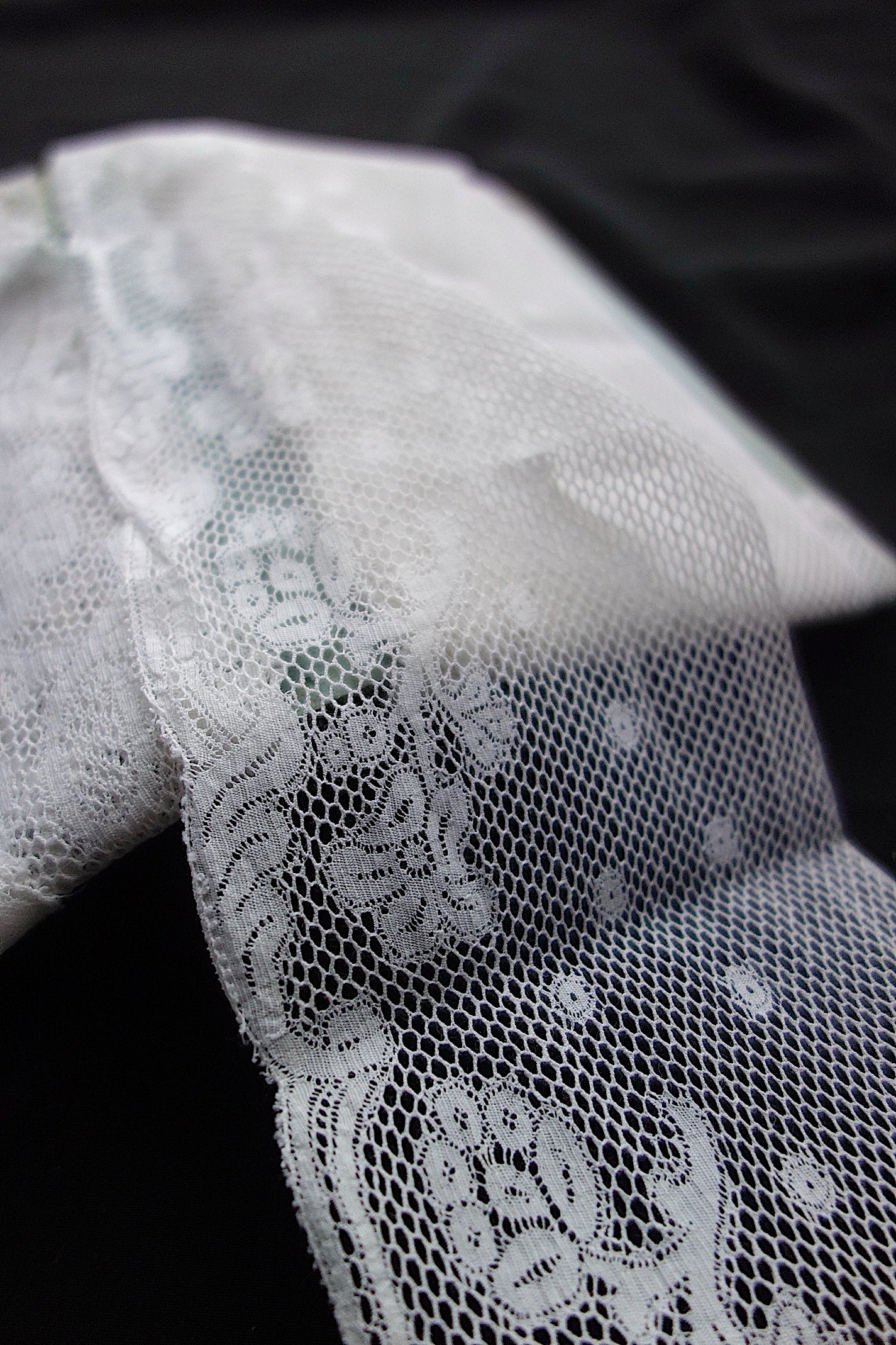 アンティークレース 140cm 116cm 60cm