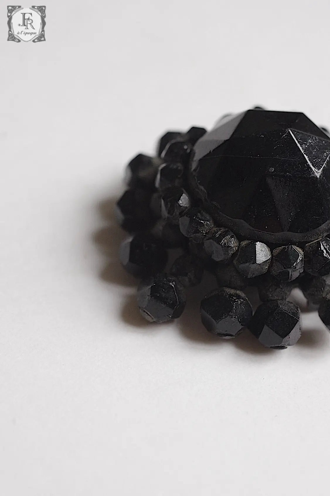 アンティークブローチ　antique broche フレンチジェット .FR a l'epoque