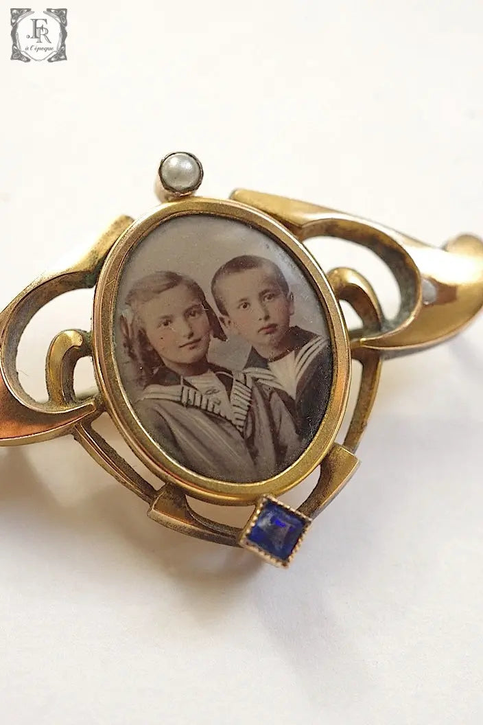 アンティークブローチ　antique broche 子供2人 .FR a l'epoque