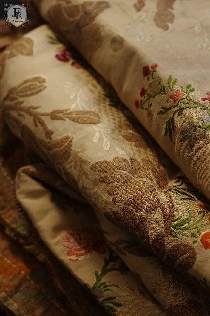 アンティーク生地　antique cloth インテリアクロス　メタル糸刺繍 .FR a l'epoque