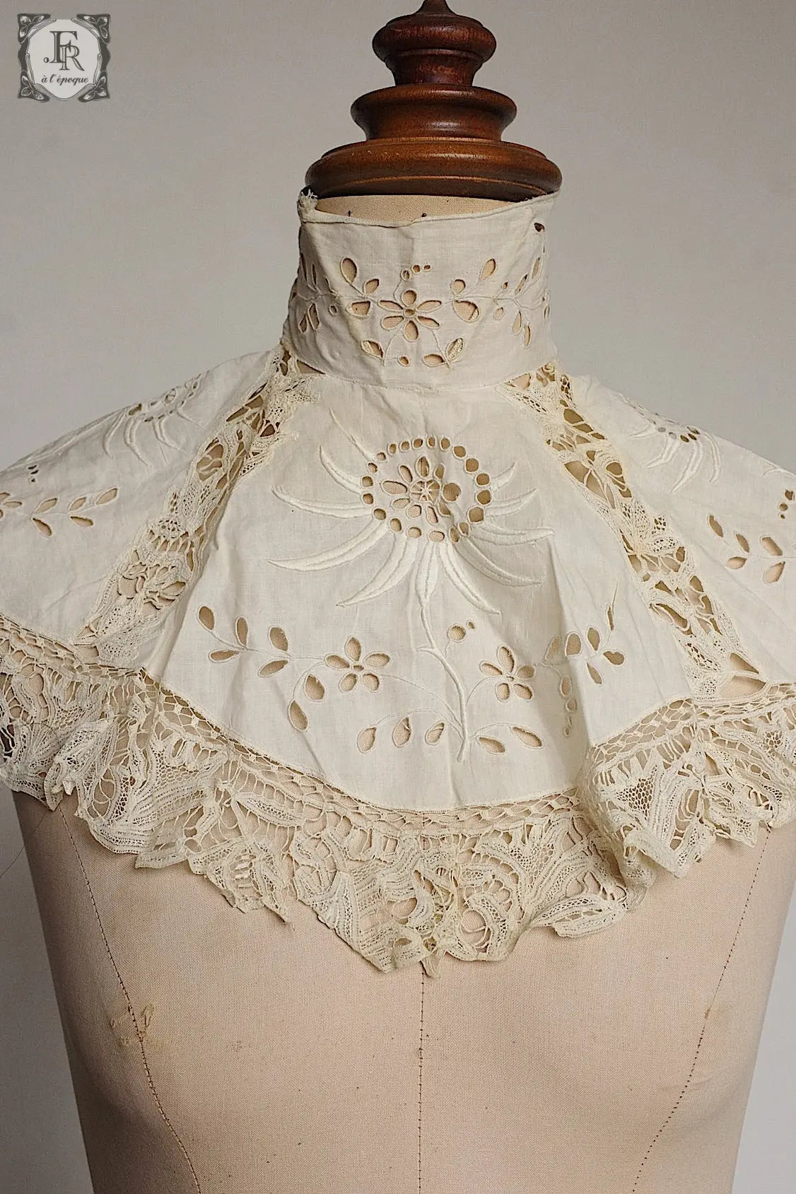 アンティークレース　antique dentelle カットワーク　スタンドカラー .FR a l'epoque