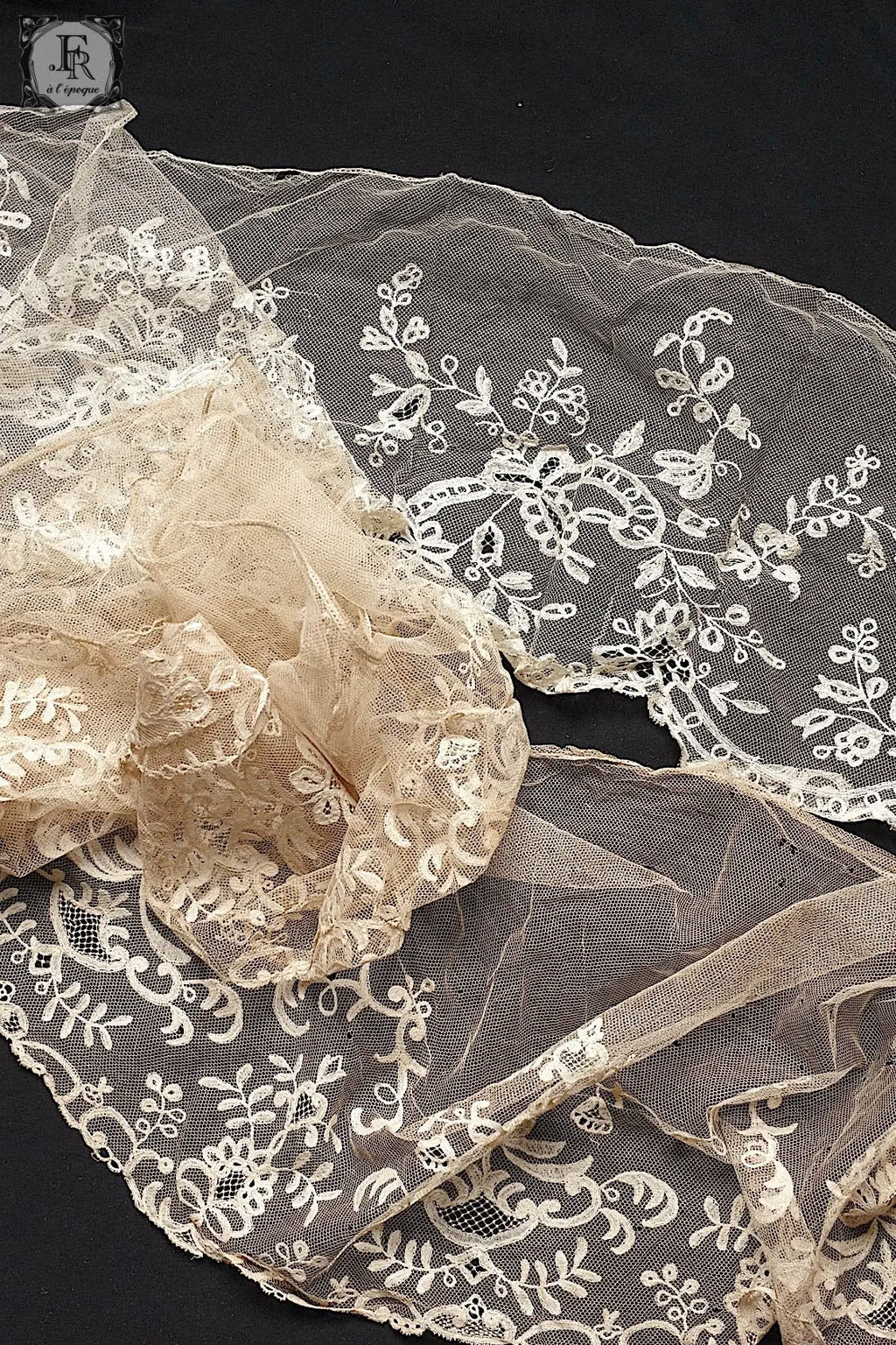 アンティークレース　antique dentelle アプリカッションアングレテール　135cm ＋document .FR a l'epoque