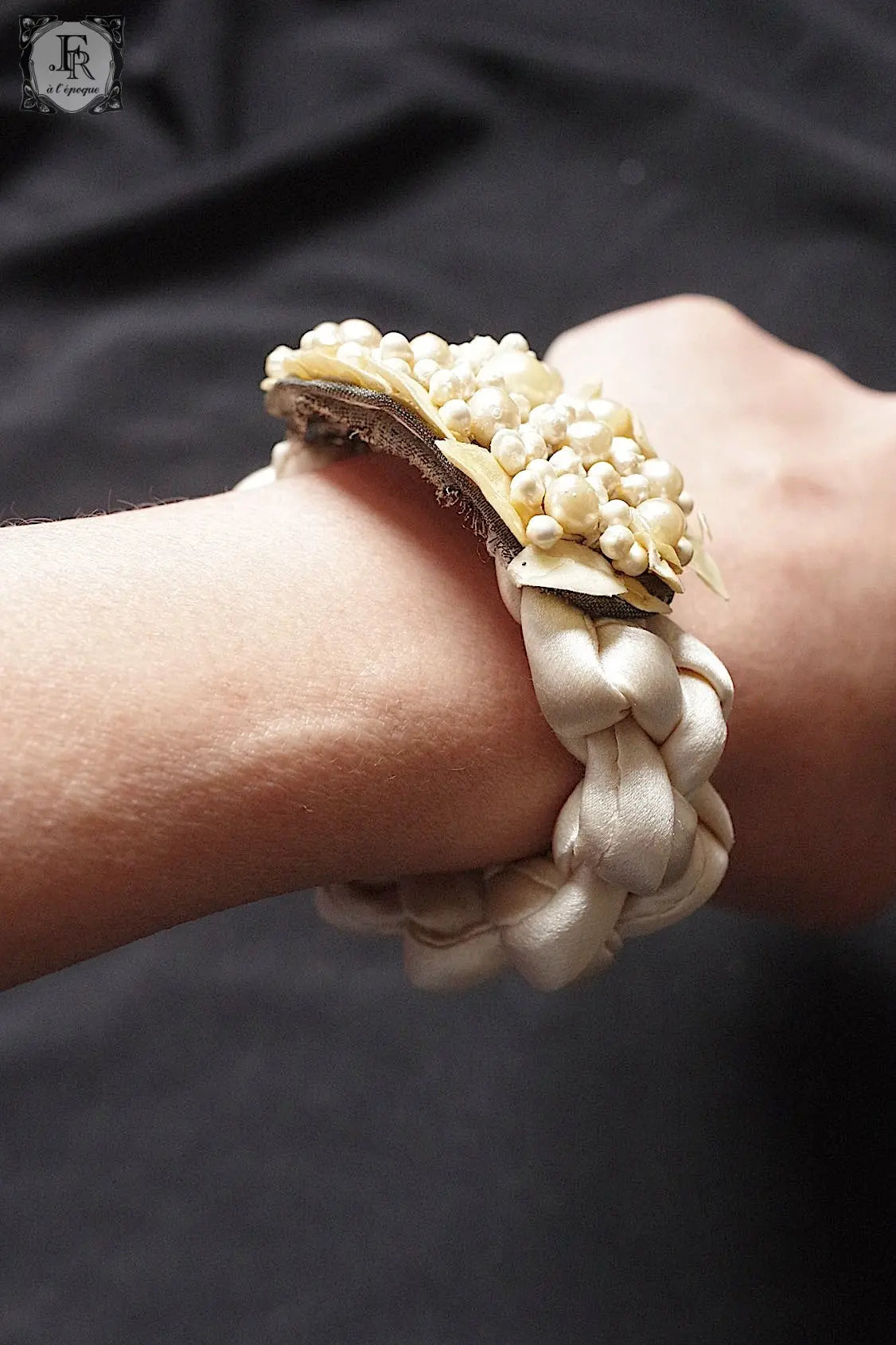 アンティークブレスレット　antiqur bracelet　コミニョン .FR a l'epoque