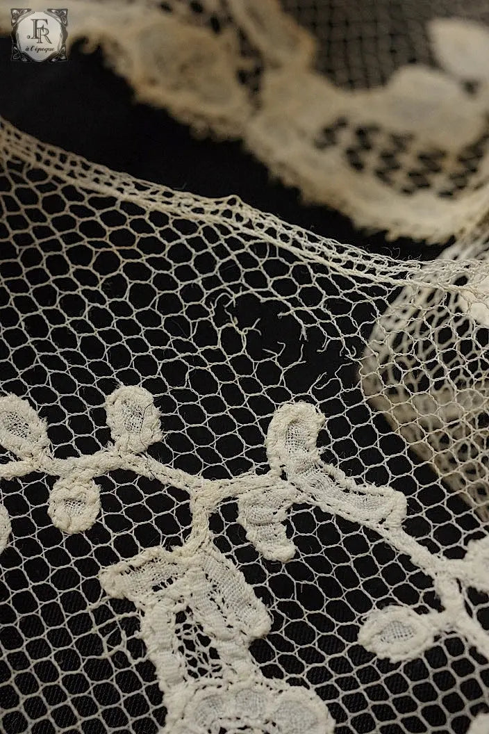 アンティークレース　dentelle ancienne 105cm 75cm 40cm 44cm .FR a l'epoque