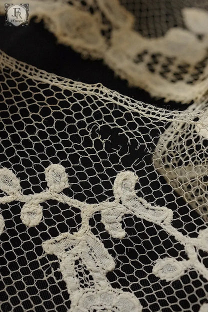 アンティークレース　dentelle ancienne 105cm 75cm 40cm 44cm .FR a l'epoque
