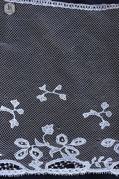 アンティークレース　dentelle ancienne 114cm 86cm .FR a l'epoque