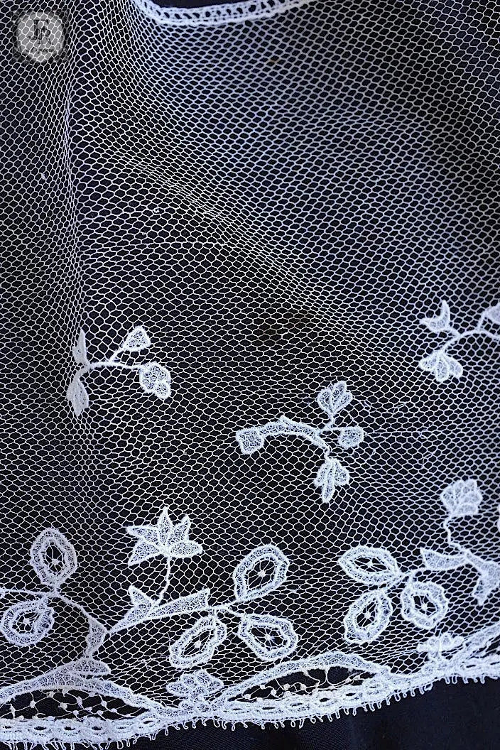 アンティークレース　dentelle ancienne 114cm 86cm .FR a l'epoque