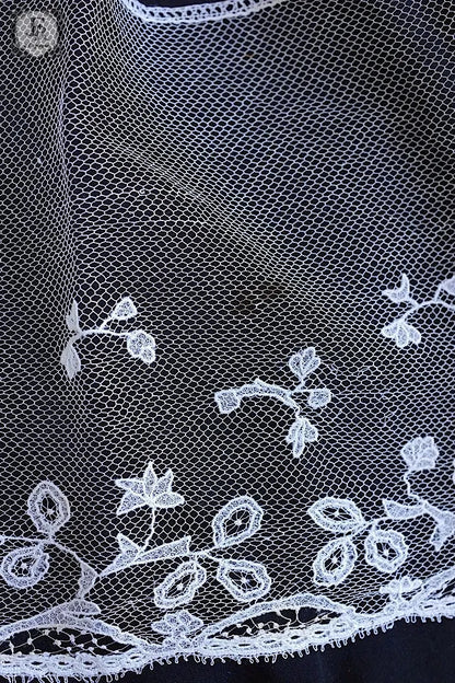 アンティークレース　dentelle ancienne 114cm 86cm .FR a l'epoque