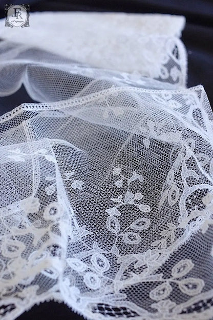 アンティークレース　dentelle ancienne 114cm 86cm .FR a l'epoque