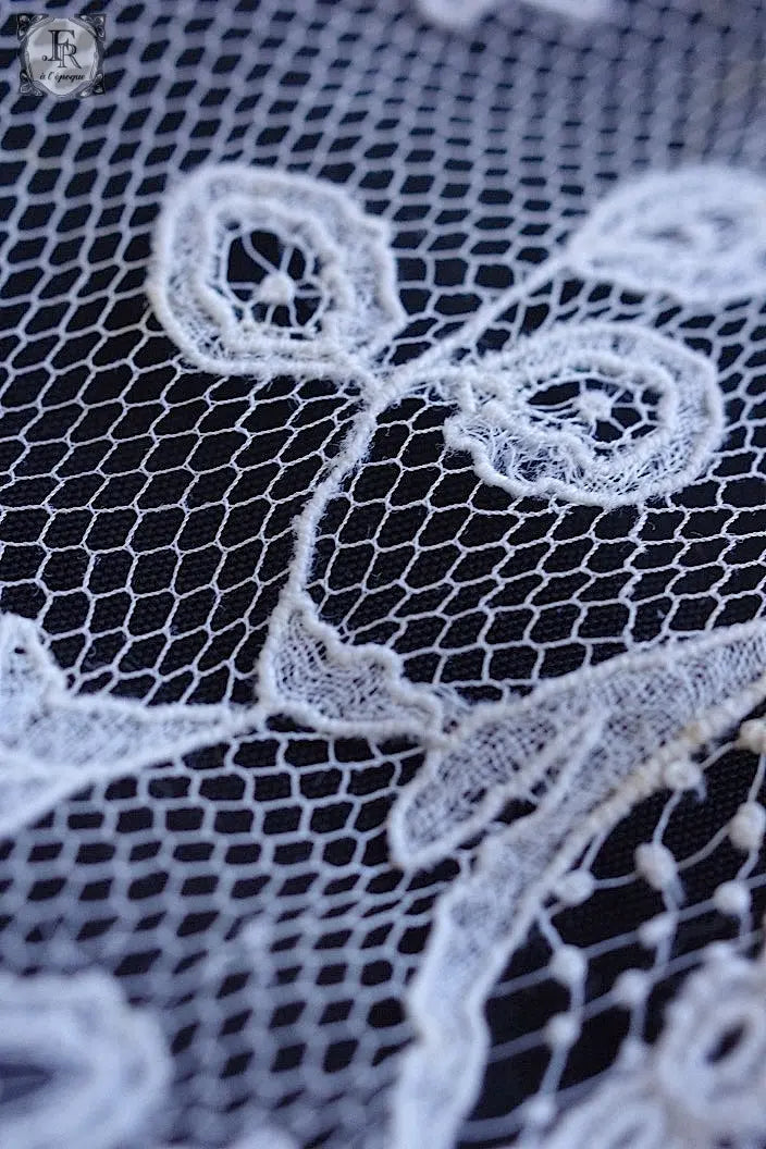 アンティークレース　dentelle ancienne 114cm 86cm .FR a l'epoque