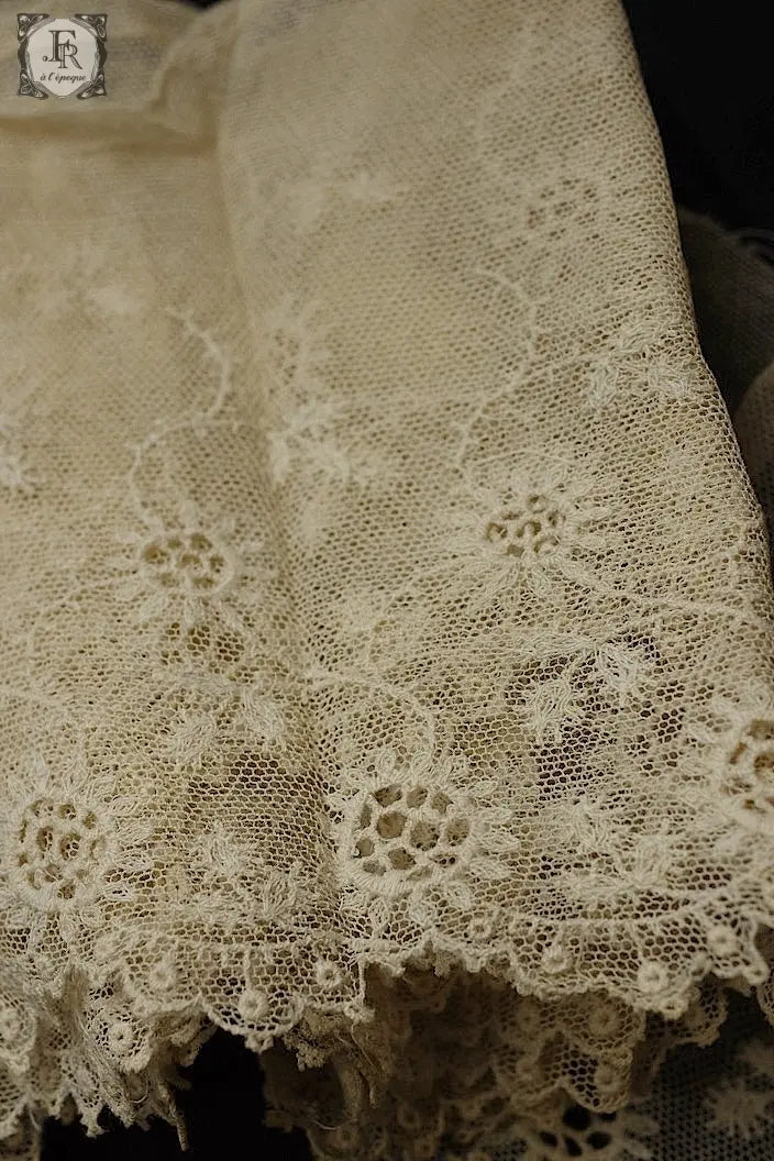 アンティークレース　dentelle ancienne 140cm 360cm .FR a l'epoque