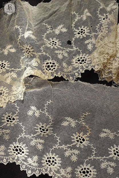 アンティークレース　dentelle ancienne 140cm 360cm .FR a l'epoque