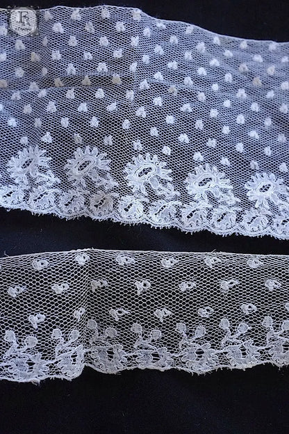 アンティークレース　dentelle ancienne 150cm 94cm .FR a l'epoque