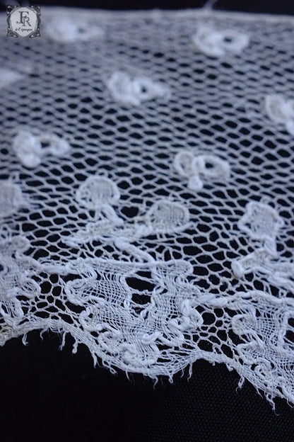 アンティークレース　dentelle ancienne 150cm 94cm .FR a l'epoque