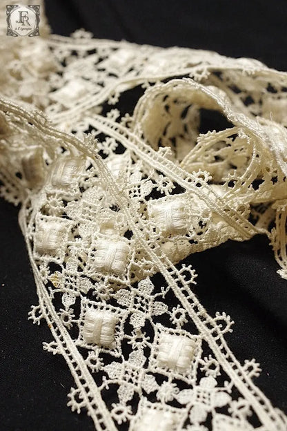 アンティークレース　dentelle ancienne 195cm .FR a l'epoque