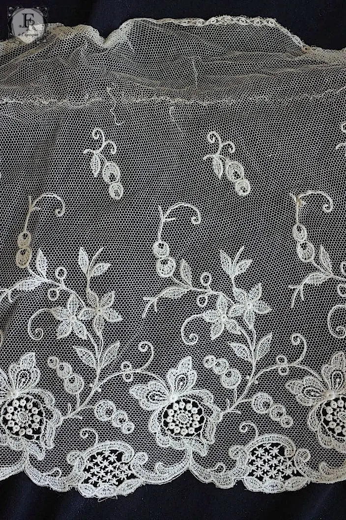 アンティークレース　dentelle ancienne 227cm .FR a l'epoque
