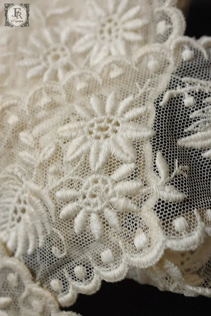 アンティークレース　dentelle ancienne 330cm .FR a l'epoque