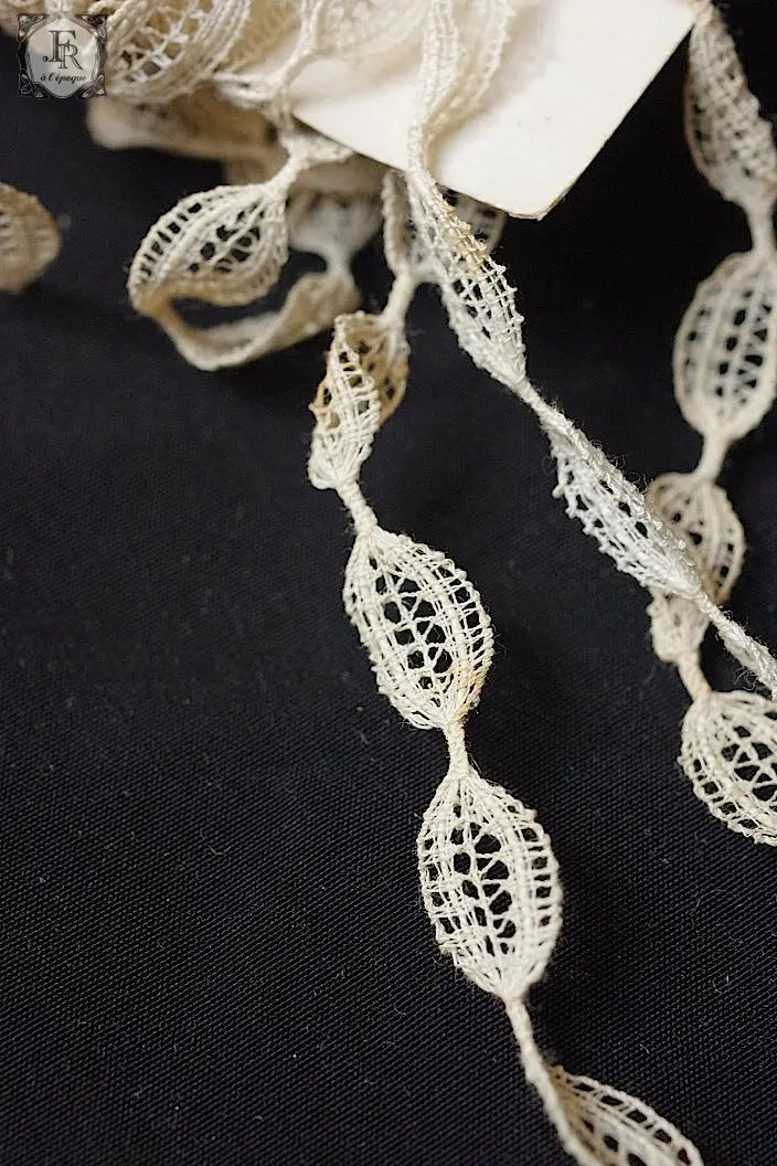 アンティークレース　dentelle ancienne 350cm .FR a l'epoque