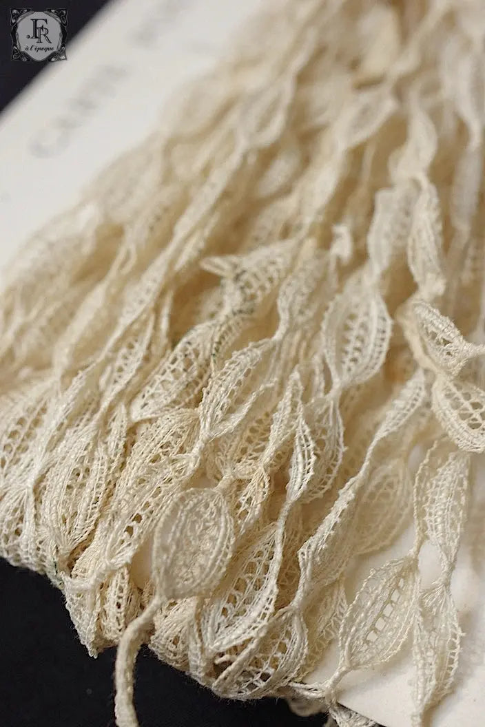 アンティークレース　dentelle ancienne 350cm .FR a l'epoque