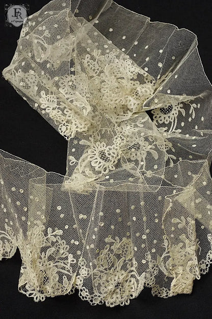 アンティークレース　dentelle ancienne  80cm 114cm .FR a l'epoque