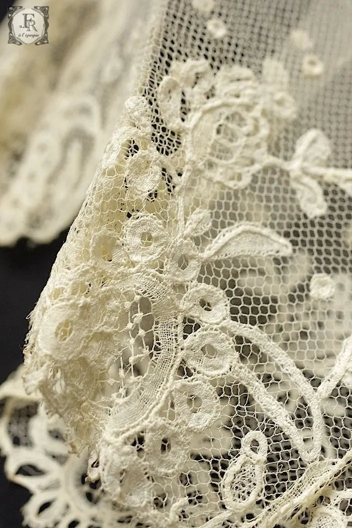 アンティークレース　dentelle ancienne  80cm 114cm .FR a l'epoque