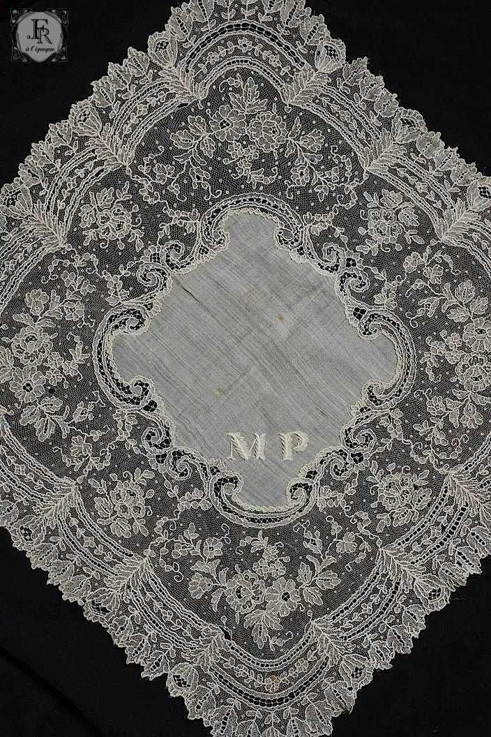 アンティークレース　dentelle ancienne ハンカチ .FR a l'epoque