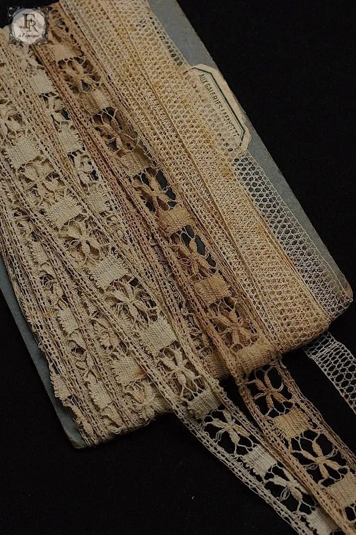 Dentelle ancienne dentelle ancienne 2 types - à l'époque – a l Dentelle ancienne dentelle ancienne 2 types - à l'époque – a l