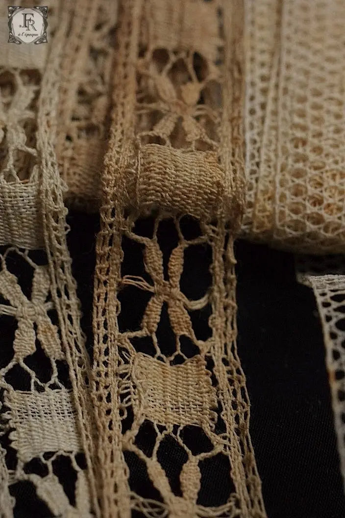 アンティークレース　dentelle ancienne ２種 .FR a l'epoque