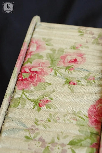 アンティークレース　dentelle ancienne 箱 .FR a l'epoque