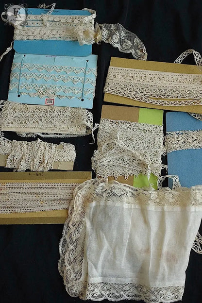 アンティークレース　dentelle ancienne 箱 .FR a l'epoque