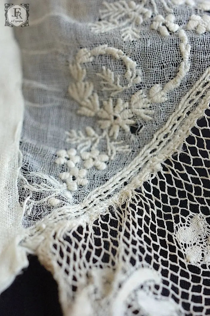 アンティークレース　dentelle ancienne 刺繍襟　子供用 .FR a l'epoque