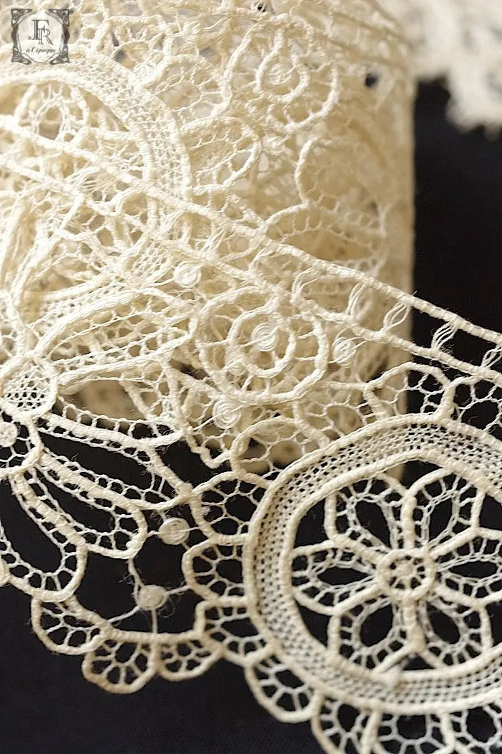 アンティークレース　dentelle ancienne 箱入り .FR a l'epoque