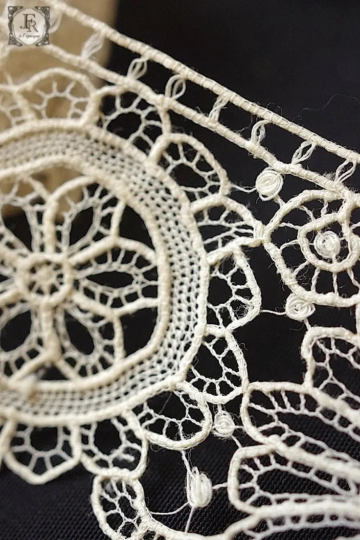 アンティークレース　dentelle ancienne 箱入り .FR a l'epoque
