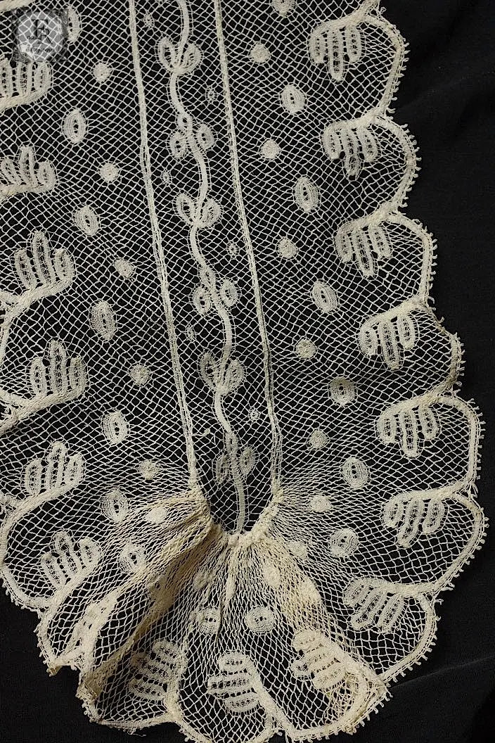 アンティークレース　dentelle ancienne ラペット .FR a l'epoque