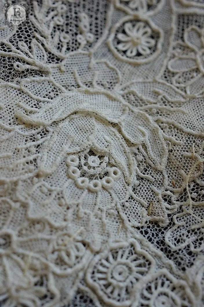 アンティークレース　dentelle ancienne ブリュクセル　スタンドカラー　 .FR a l'epoque