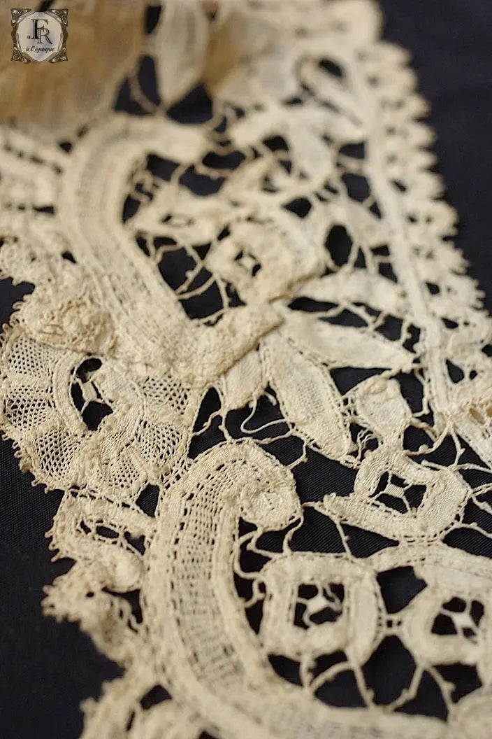 アンティークレース　dentelle ancienne ホニトンハギレ .FR a l'epoque