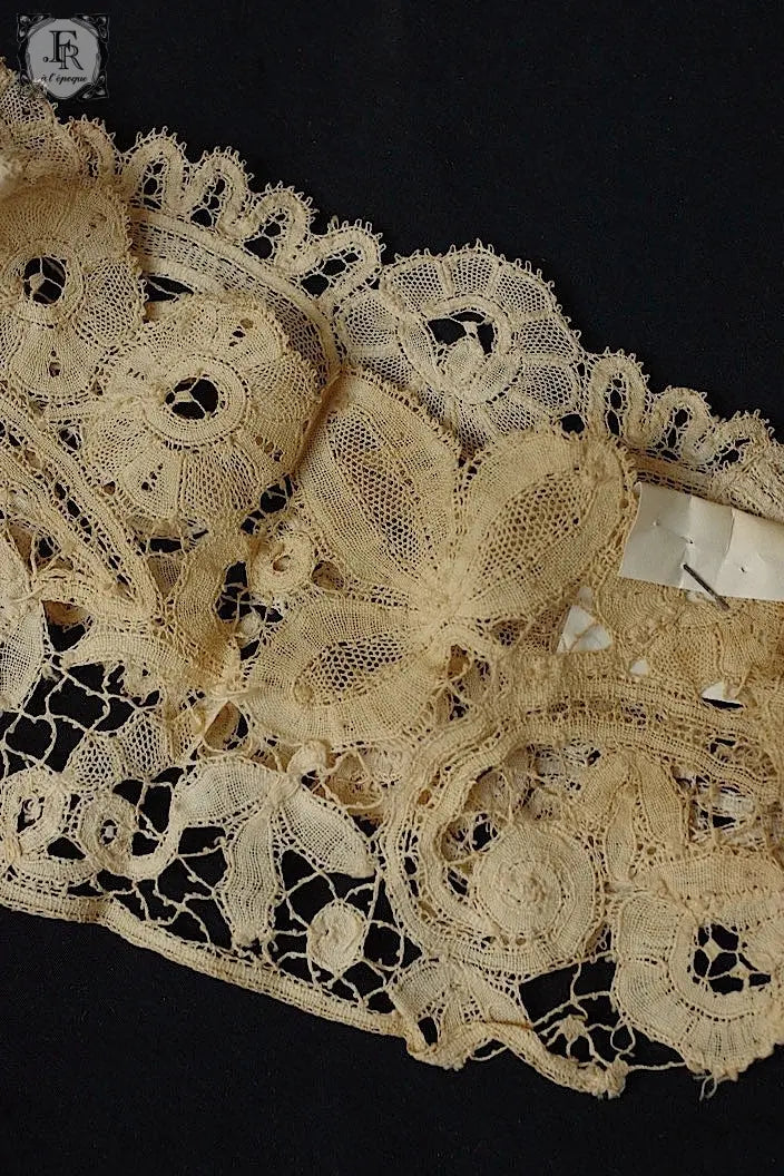 アンティークレース　dentelle ancienne ホニトンハギレ .FR a l'epoque