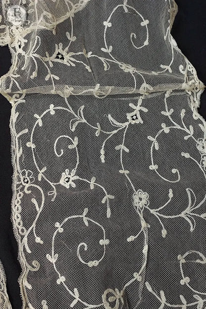 アンティークレース　dentelle ancienne  ショール .FR a l'epoque