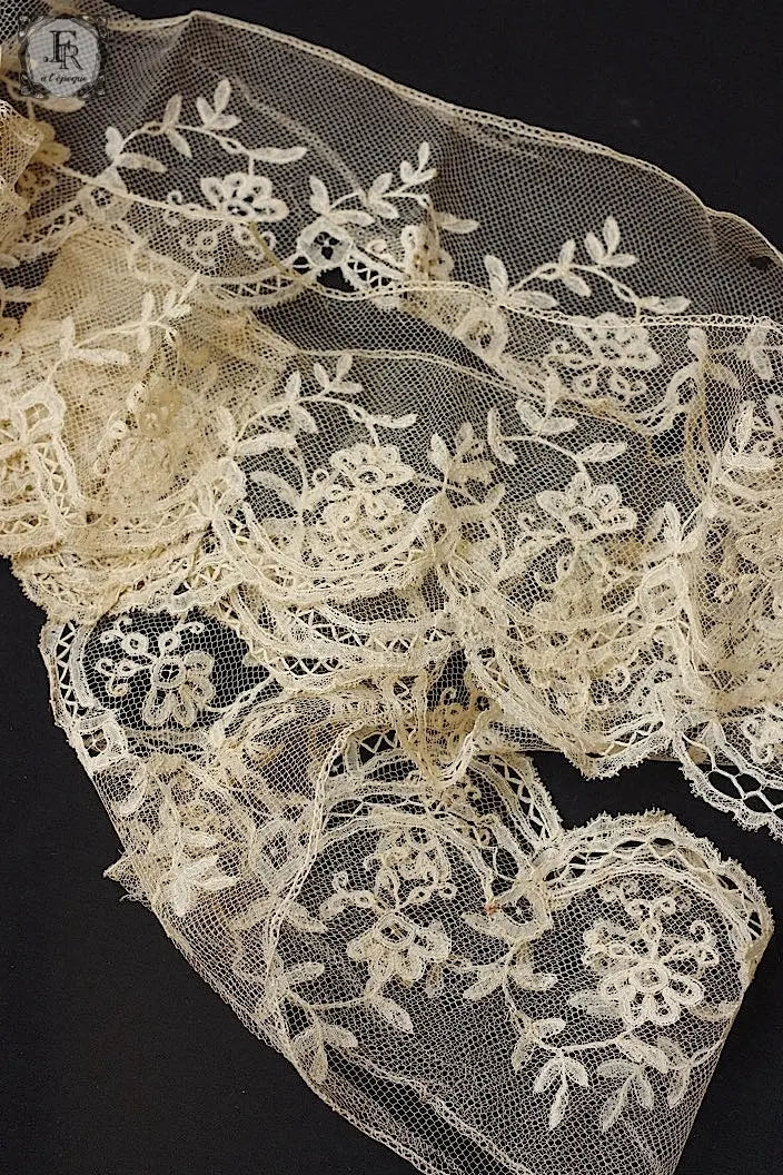 アンティークレース　dentelle ancienne アプリカッションアングレテール　117cm 115cm .FR a l'epoque