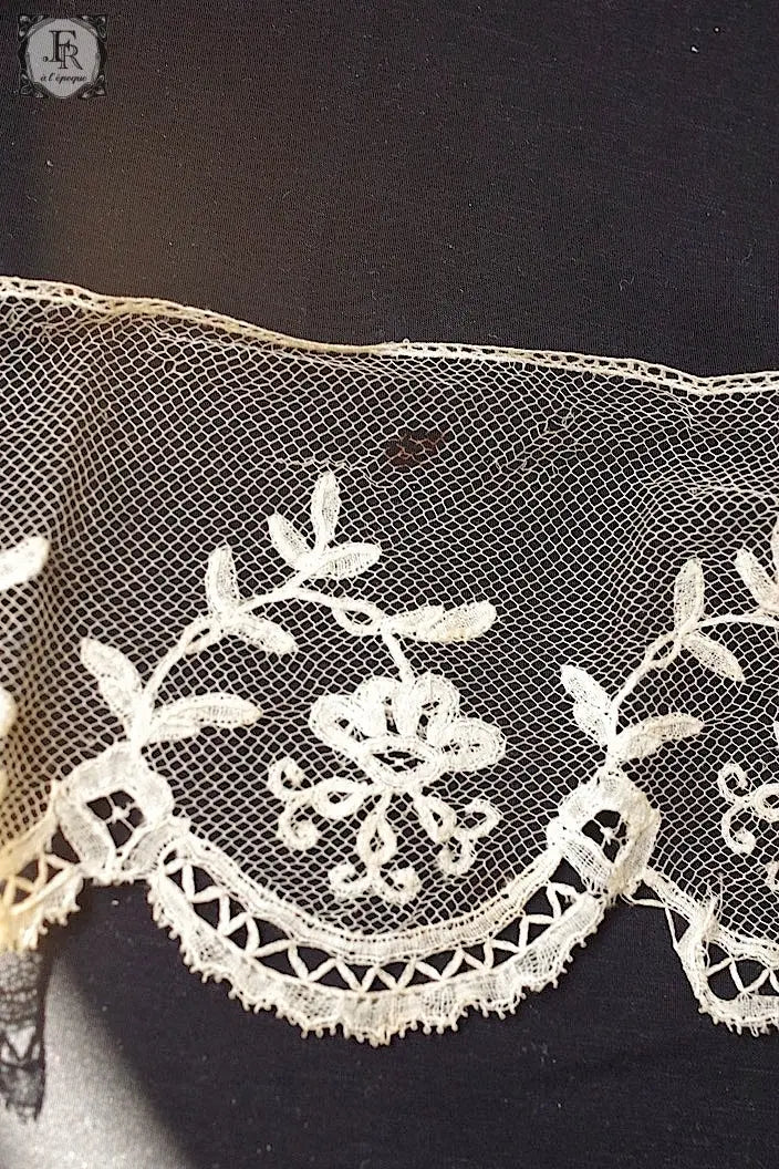アンティークレース　dentelle ancienne アプリカッションアングレテール　117cm 115cm .FR a l'epoque
