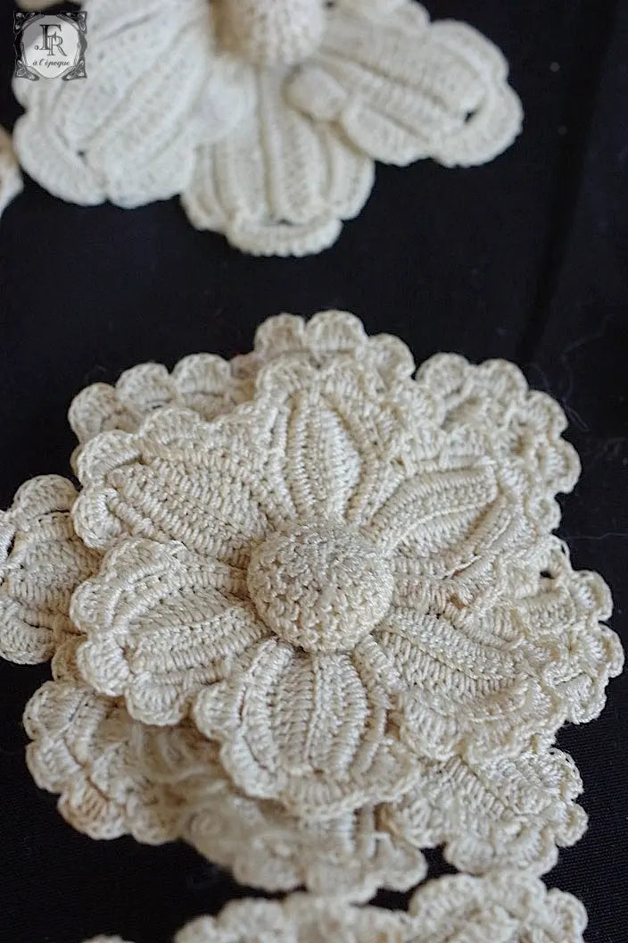 アンティークレース　dentelle ancienne モチーフ　花　25個 .FR a l'epoque