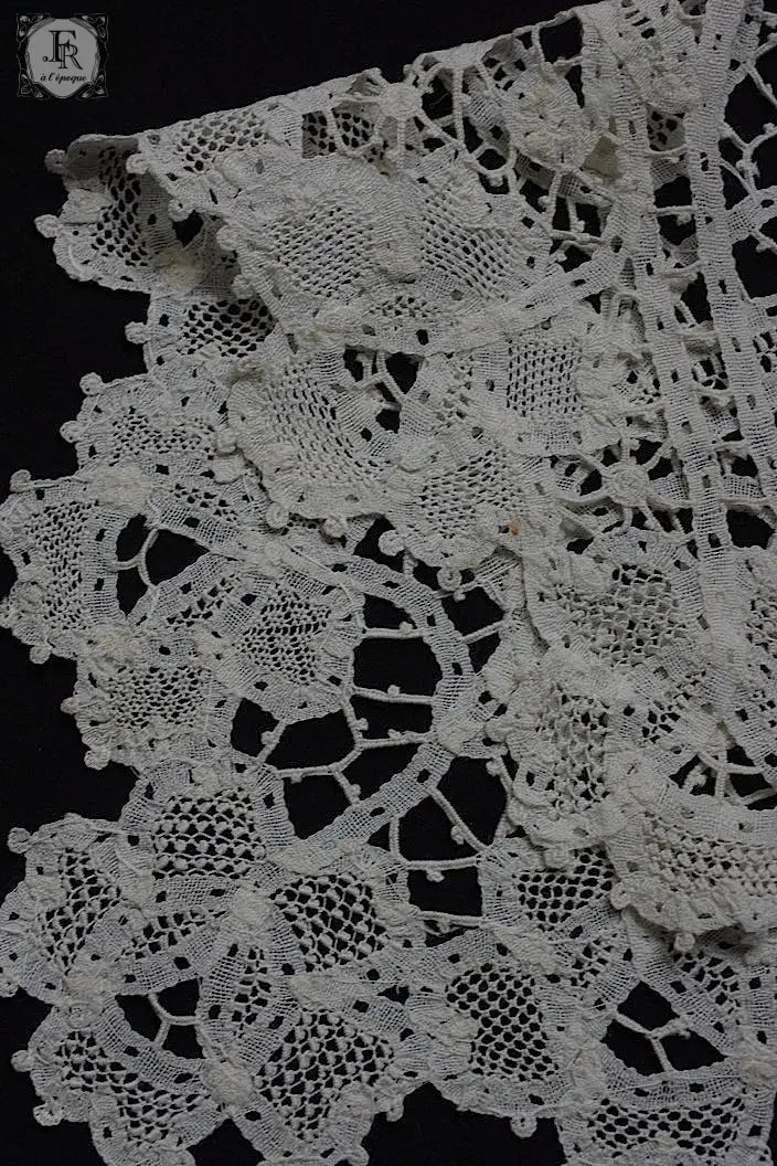 アンティークレース　dentelle ancienne 襟2つ .FR a l'epoque