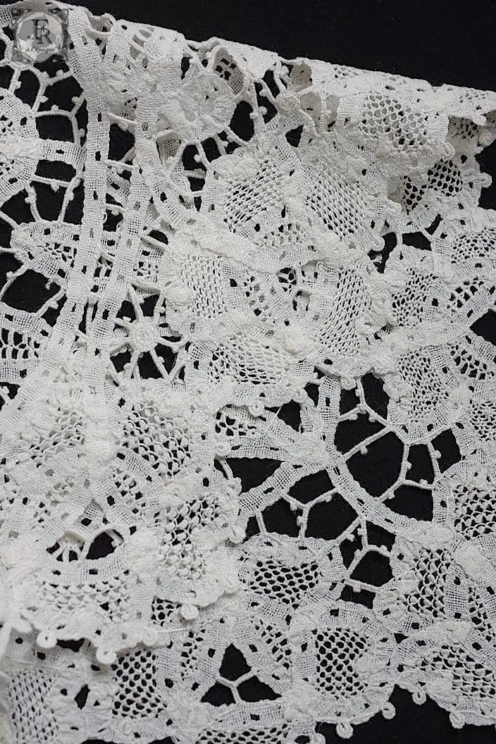 アンティークレース　dentelle ancienne 襟2つ .FR a l'epoque