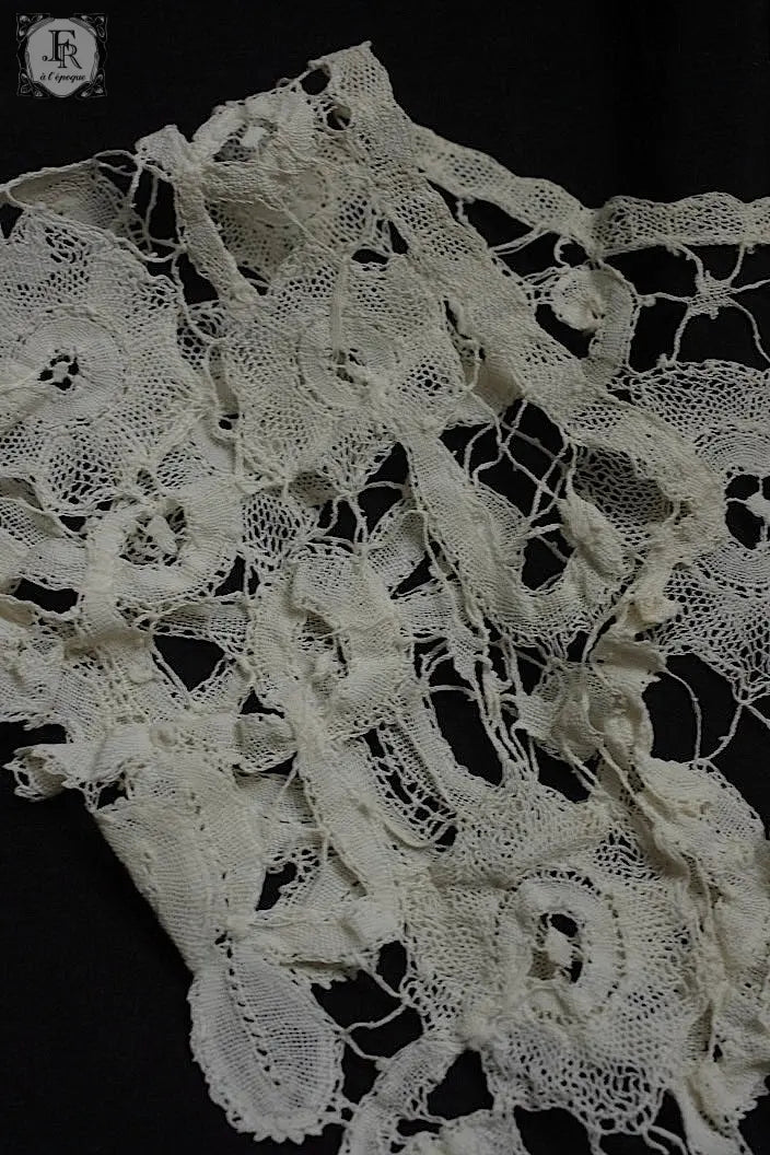 アンティークレース　dentelle ancienne 襟2つ .FR a l'epoque