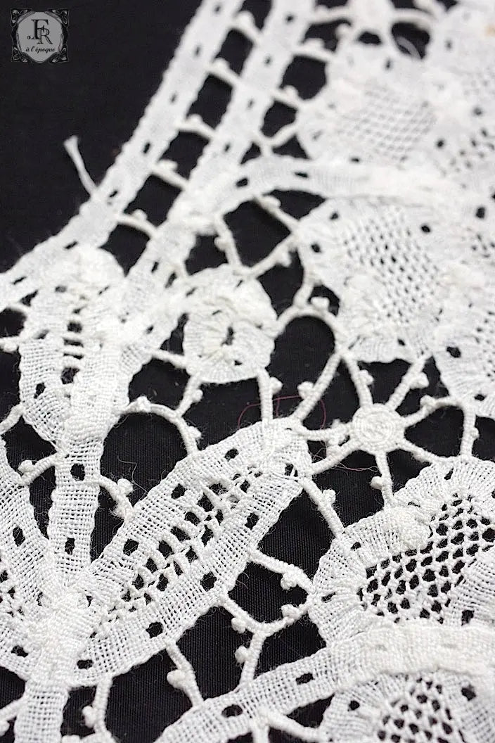 アンティークレース　dentelle ancienne 襟2つ .FR a l'epoque