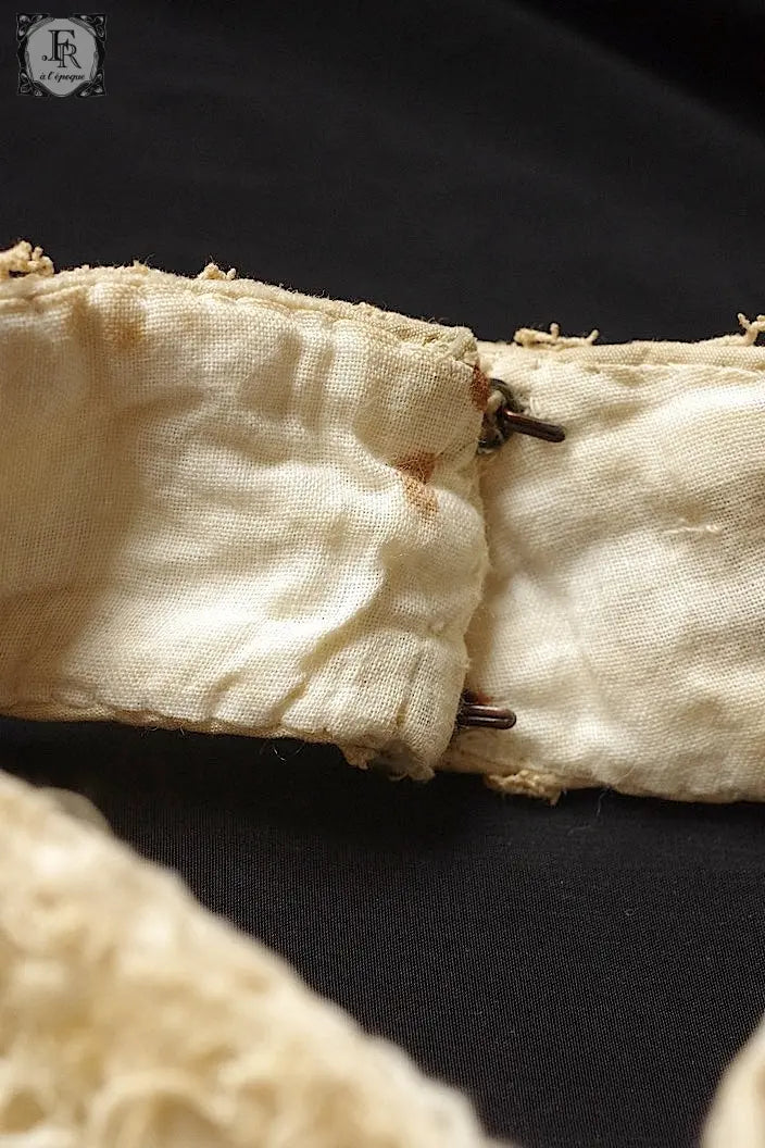 アンティークレース　dentelle ancienne 襟2つ .FR a l'epoque